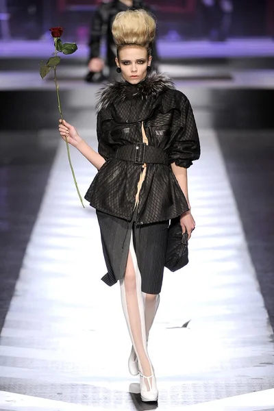 Look 30
